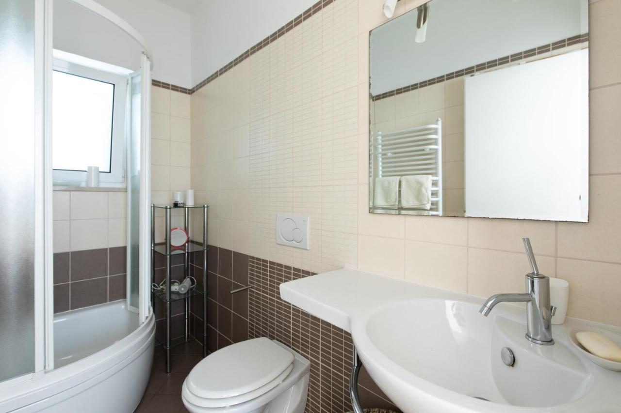 Apartment Portapisana Just 50M From The Beach Krk Town Buitenkant foto